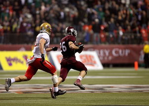 加拿大队在赛制中的表现：如何调整战术应对不同对手，加拿大队与中国队