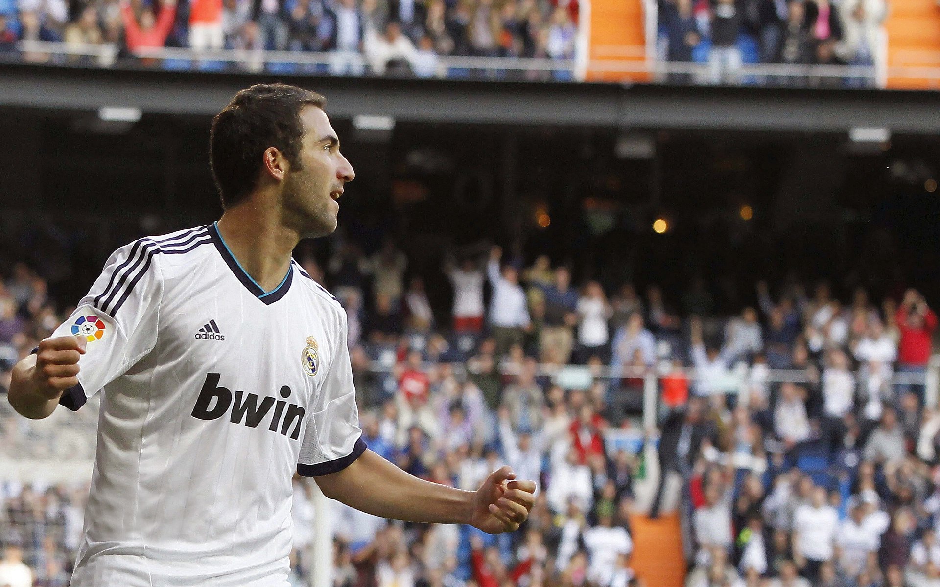 开云官网-曼城高位抢断频频化解对方进攻，曼城进攻战术